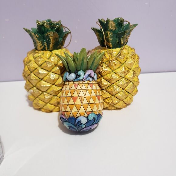 Christmas Tree Ornaments Pineapples Pickle Holiday Lot Of 4 - Picture 3 of 5
